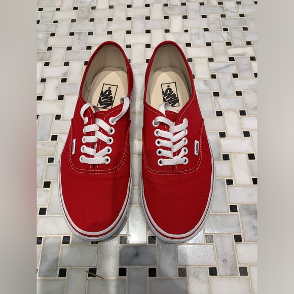 Vans Authentic shoes. Size US Men 7.5, EU 40.5. Worn less than 5 times - Picture 3 of 4